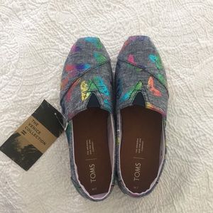 NWT TOMs Classic shoes with butterfly print
